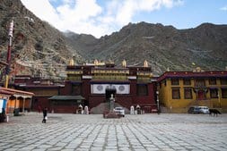 Find a highly immersive Tibetan Monastery tour customized with Tibet Universal Travel
